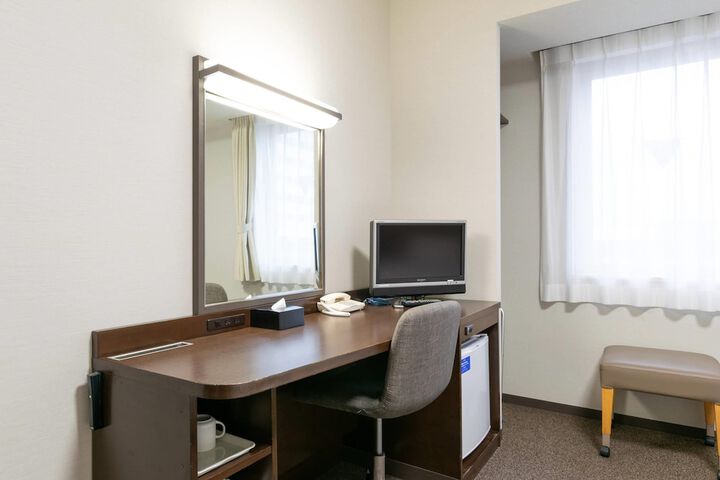 Room 11 of 40