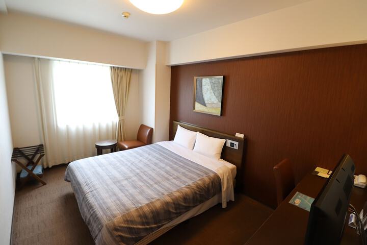 Room 13 of 36