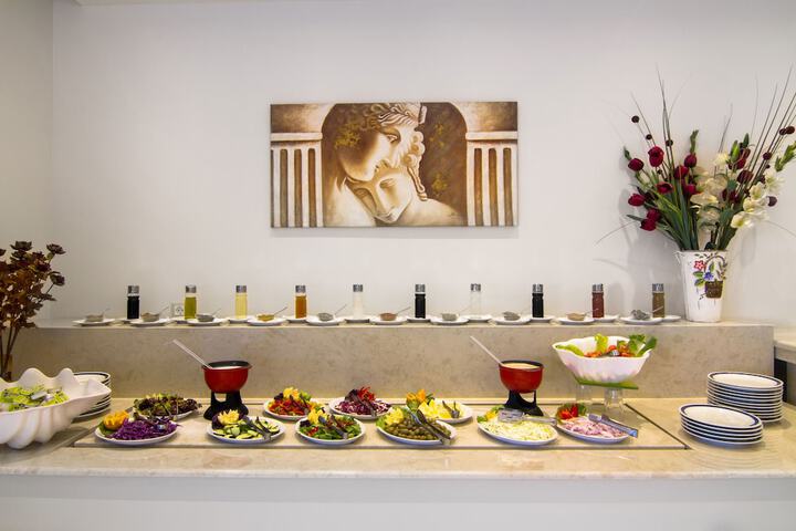 Dining 40 of 56