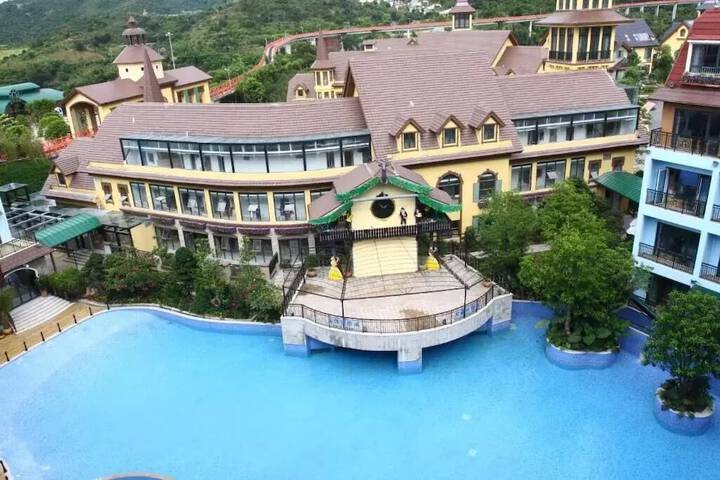 Hotel with Pool