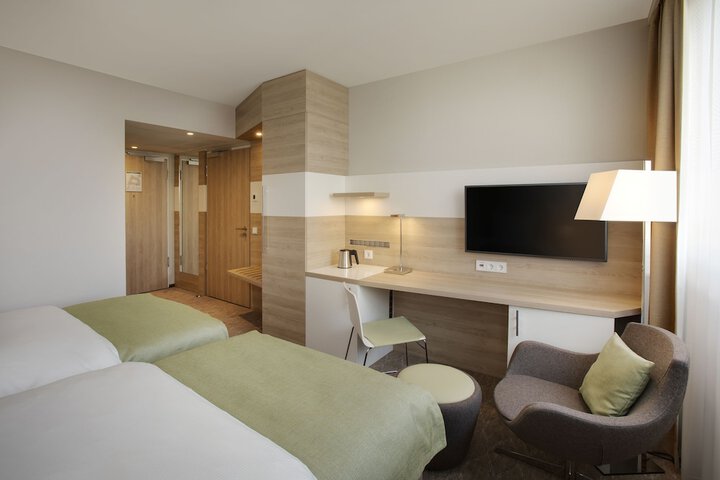 Room 10 of 112