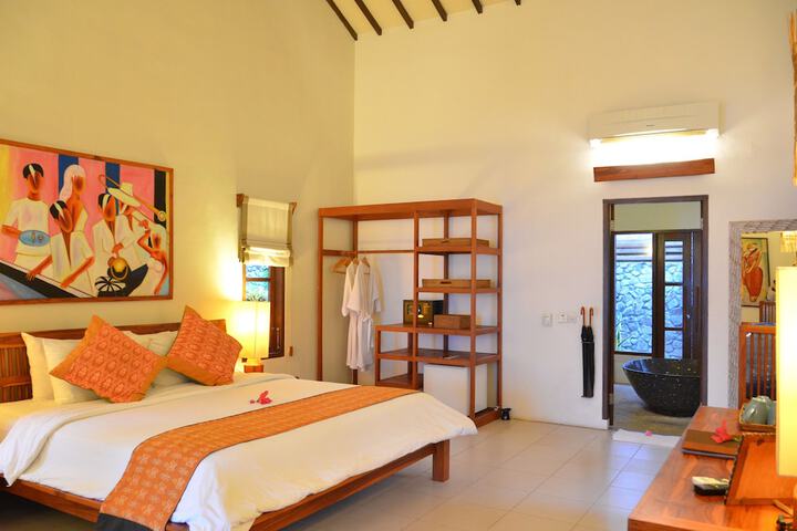 Room 10 of 65
