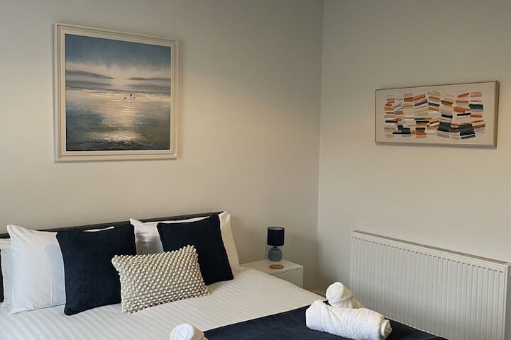 Room 5 of 93