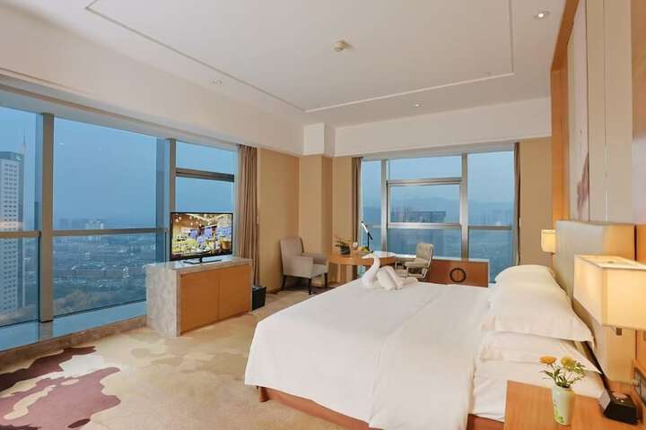 Room 5 of 43
