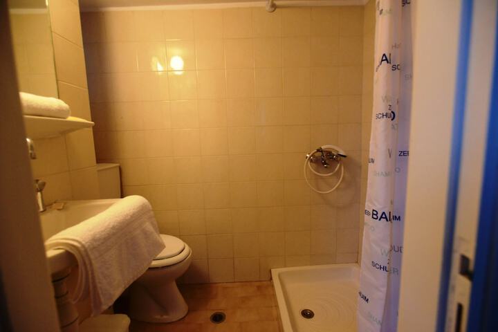 Room 13 of 25