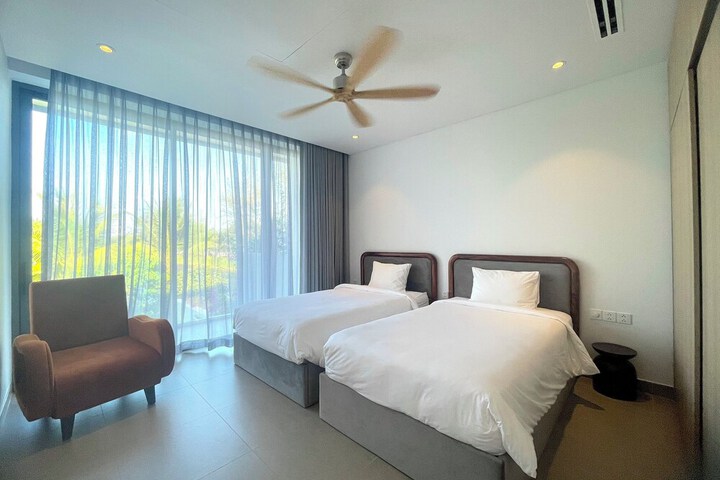 Room 12 of 145