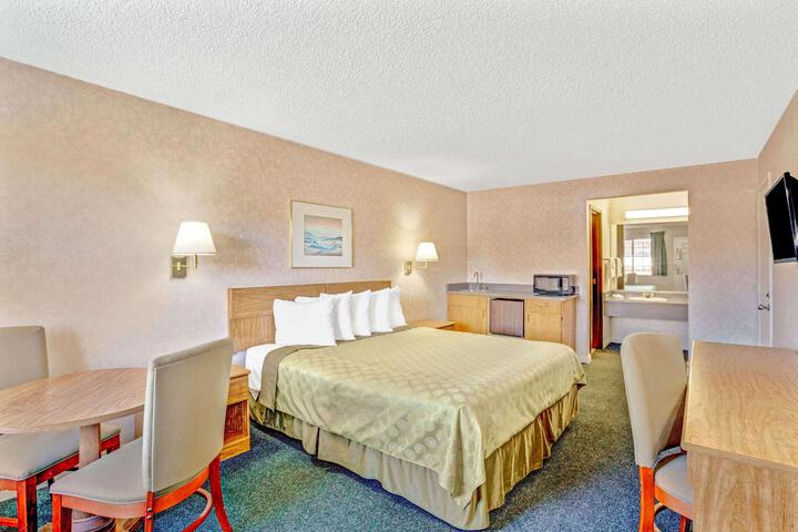 1 King Bed (6 of 6)