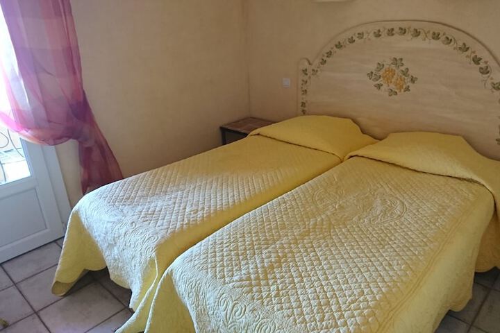 Room 16 of 50