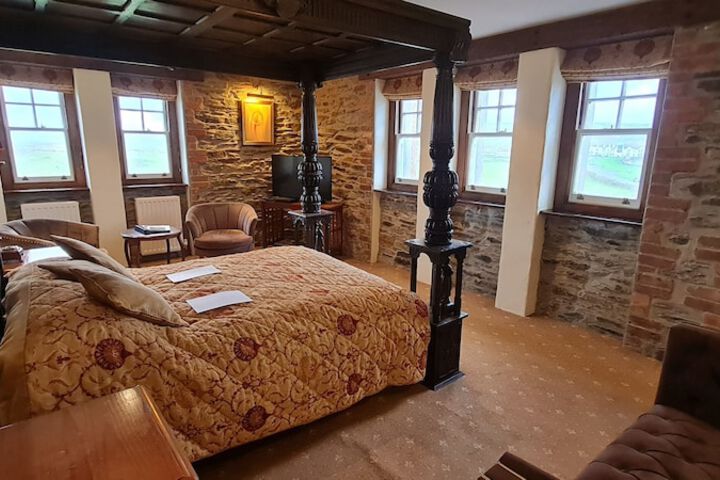 Room 43 of 141