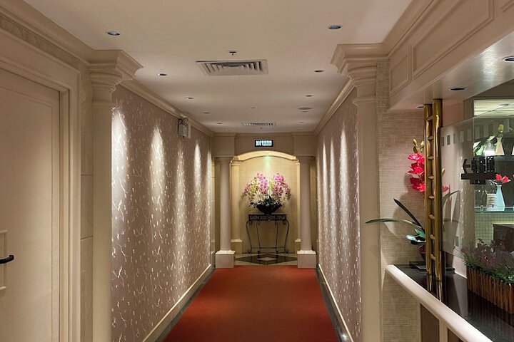 Ballroom/Hall 35 of 46