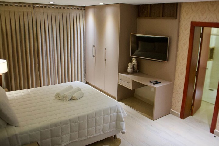 Room 5 of 33