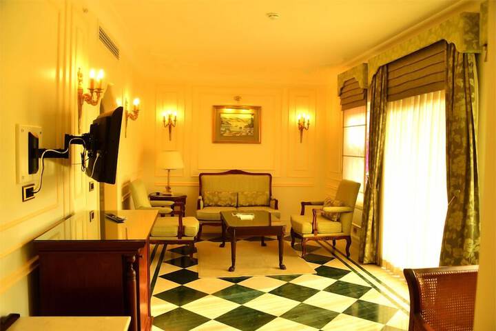 Room 35 of 186