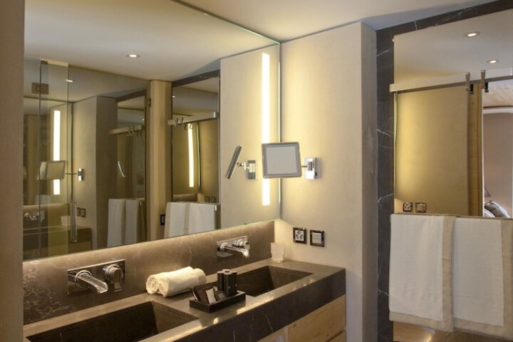 Room 55 of 110