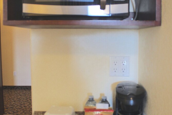 Room 11 of 25