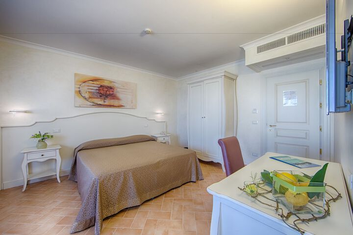 Room 4 of 38