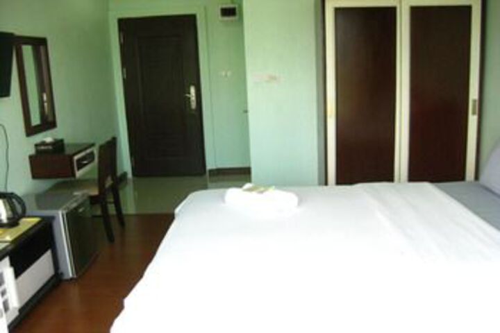 Room 11 of 25