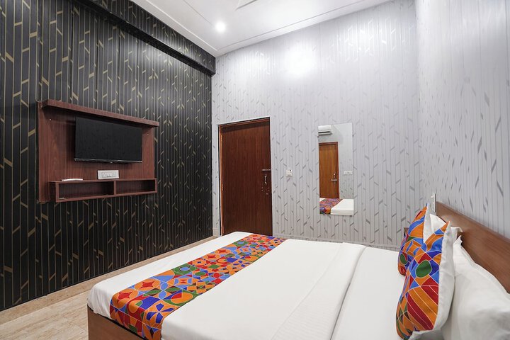 Room 15 of 28