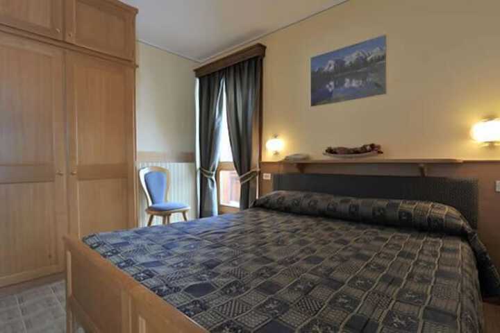 Room 3 of 44