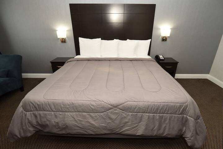 2 Queen Beds (13 of 18)