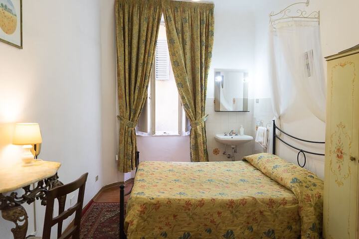 Room 14 of 42