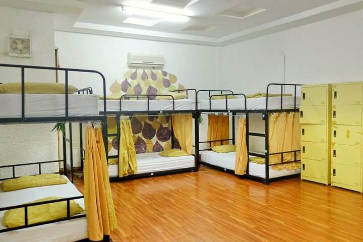 Room 12 of 39