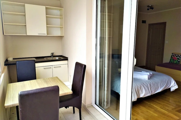 Room 6 of 19