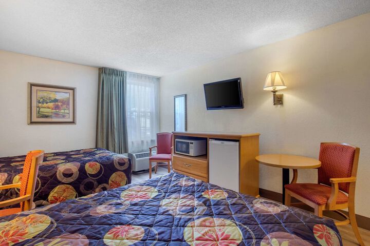 2 Double Beds (6 of 10)