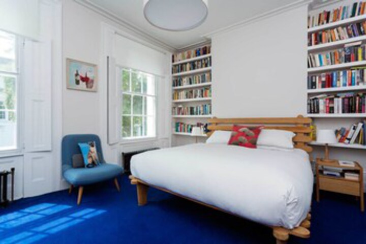 Room 10 of 18
