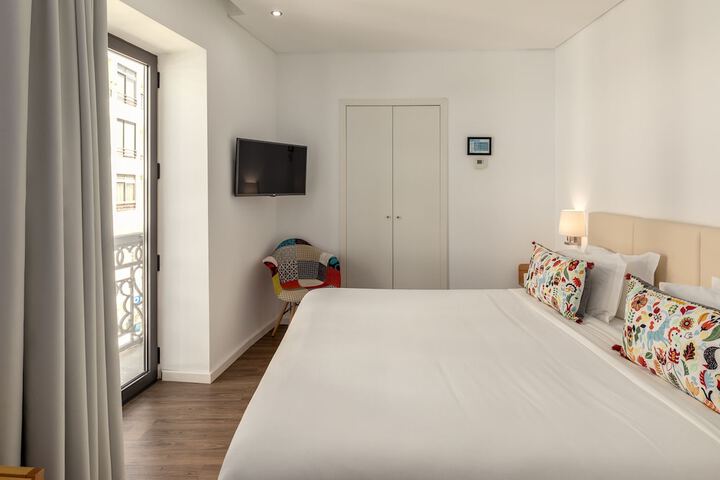 Room 17 of 33