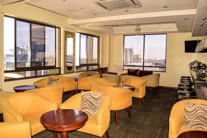 Lounge 56 of 71