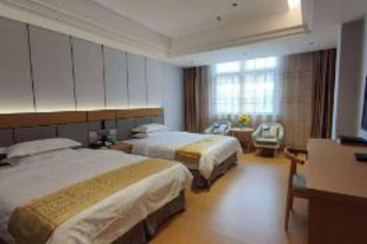 Room 10 of 11