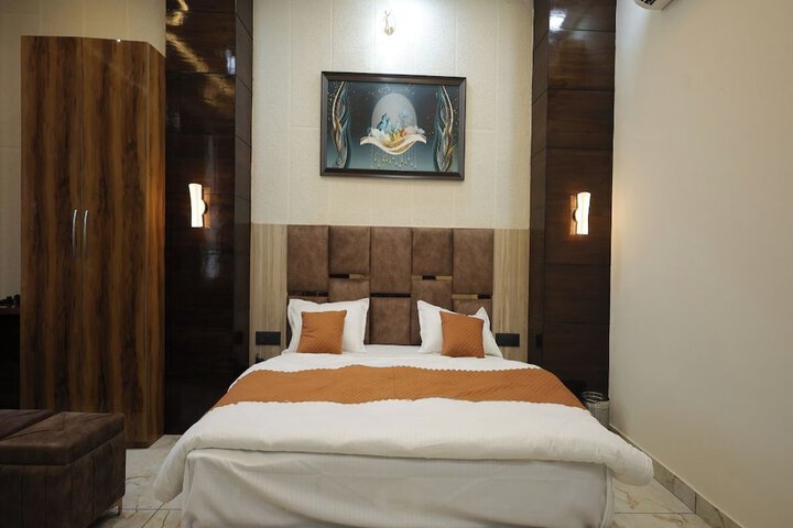 Room 17 of 35