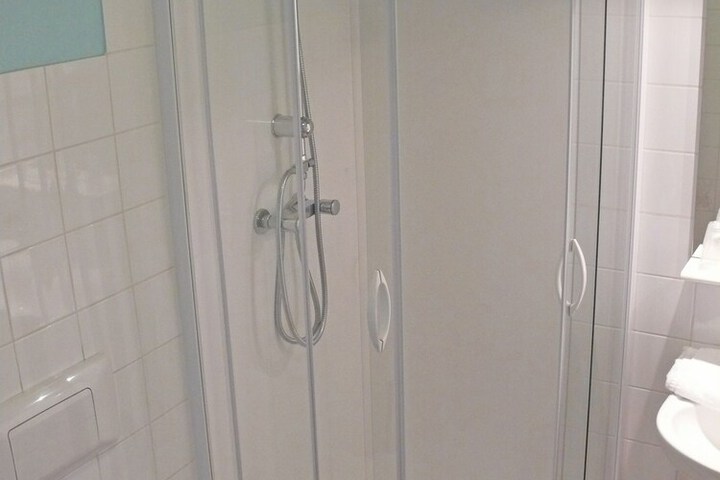Room 72 of 100