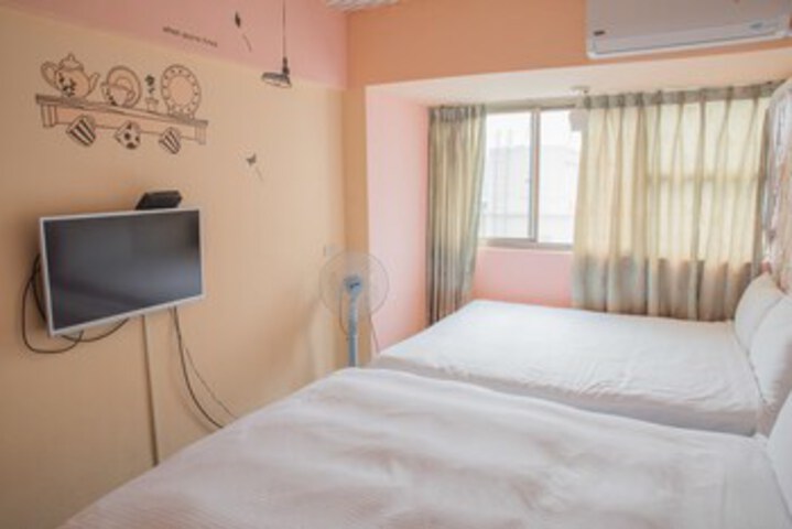 Room 25 of 38