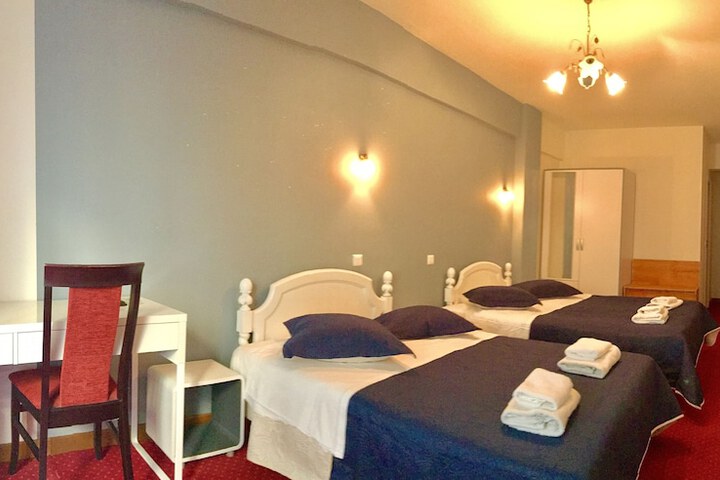 Room 4 of 12