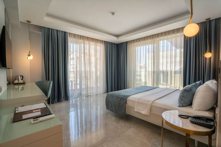 Room 2 of 85
