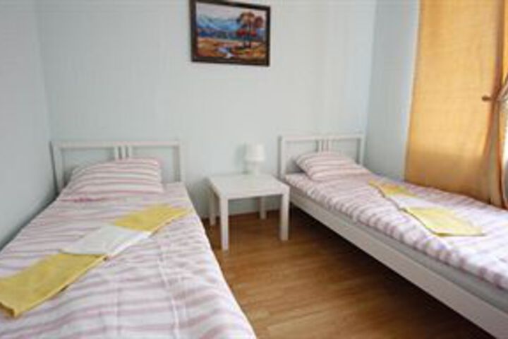 Room 9 of 27
