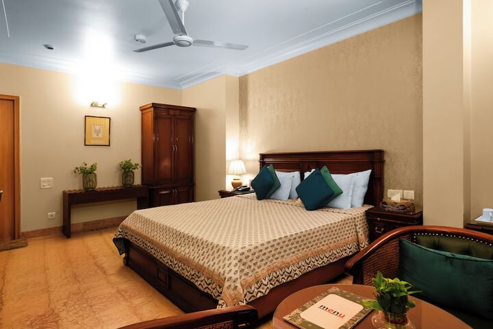 Room 35 of 102