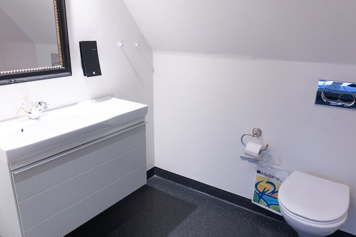 Room 17 of 29