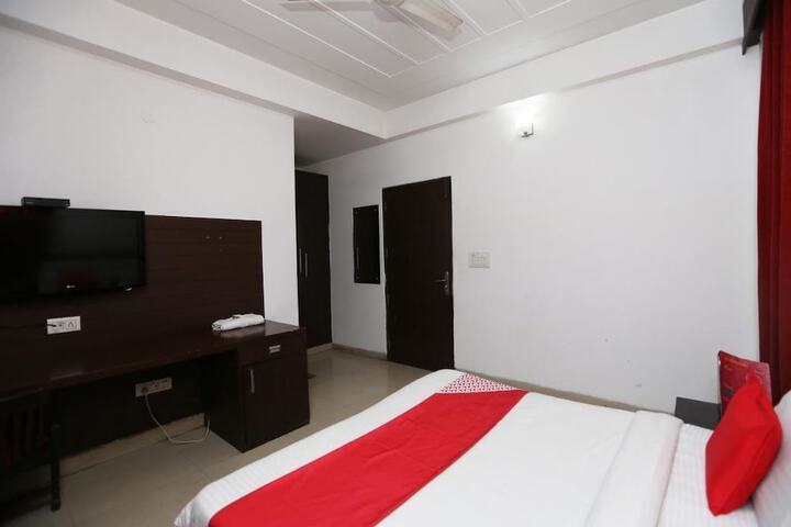 Room 4 of 7