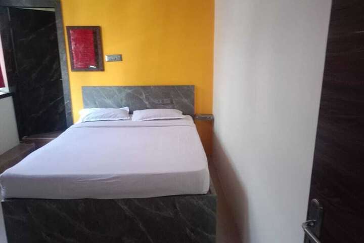 Room 7 of 16