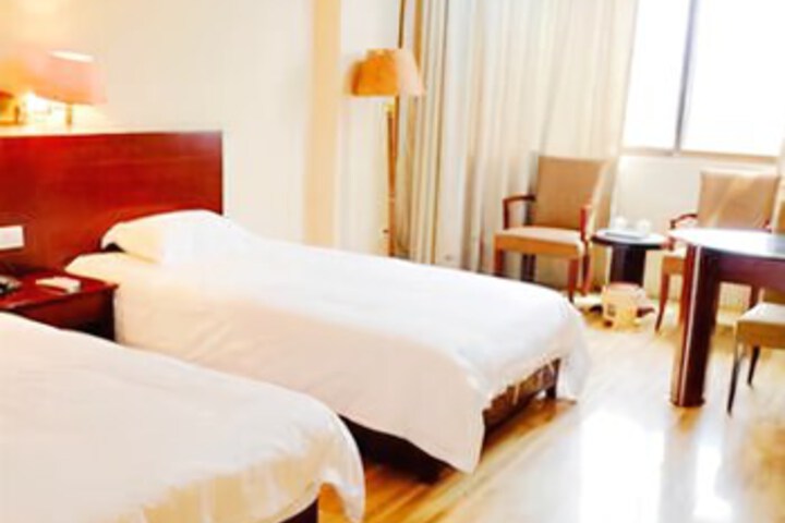 Room 3 of 7