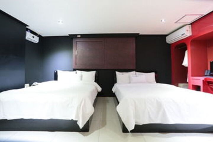 Room 28 of 78