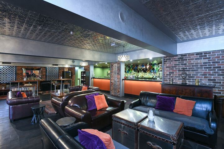 Lounge 123 of 145