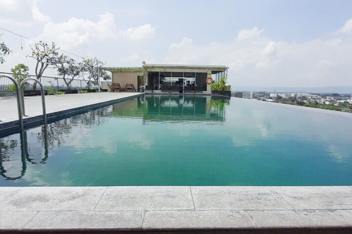 Pools & Facilities