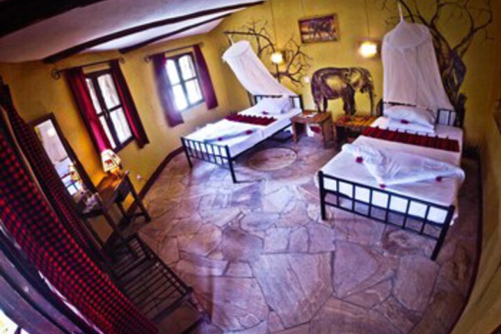 Room 9 of 12