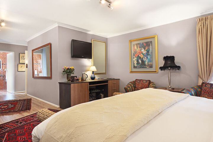Room 8 of 80