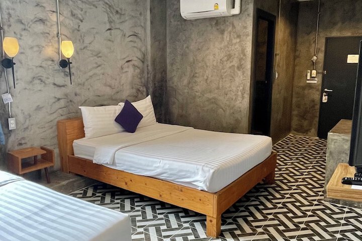 Room 15 of 37