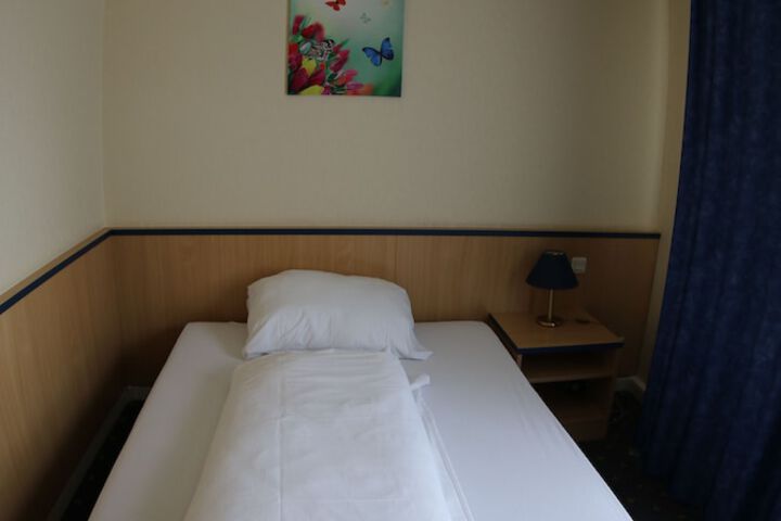 Room 6 of 39