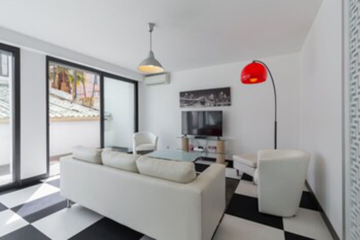 Room 9 of 29